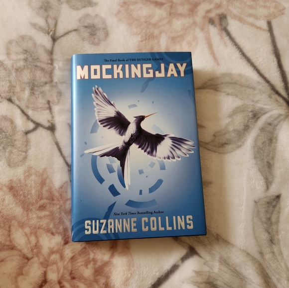 The Hunger Games Trilogy by Suzanne Collins (3 Book Set) Hardbacks - Picture 13 of 16